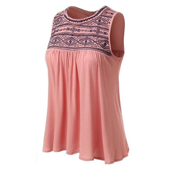 🔵🆕 Pink Embroidery Top - Picture 2 of 7